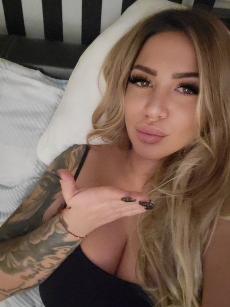 Chlo XXX onlyfans page