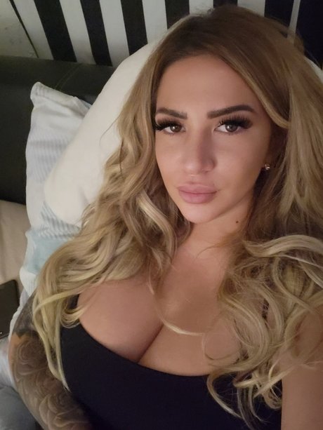 Chlo XXX naked onlyfans leaks