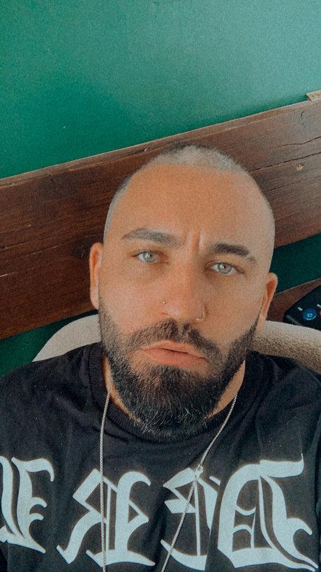 Max Moya nude onlyfans