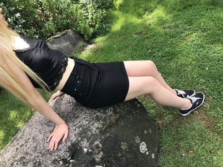 Mercedes Madelief CuriousGirl_ onlyfans images