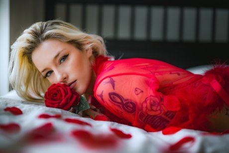 Lady Melissa topless onlyfans