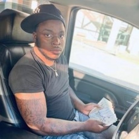 Beeezo5Pf is on onlyfans