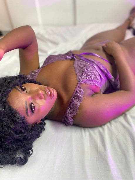 Bella Avila naked leaked onlyfans