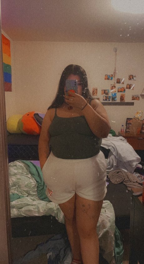 Bella Anderson desnuda onlyfans