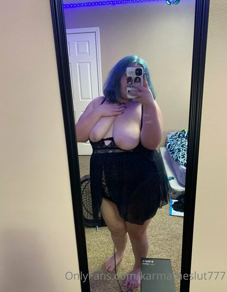 karmatheslut777 onlyfans striptease