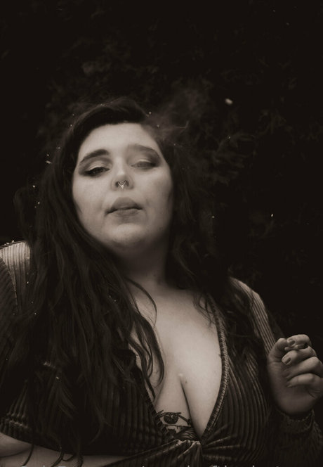 sunnisoftbodystoner onlyfans leak naked