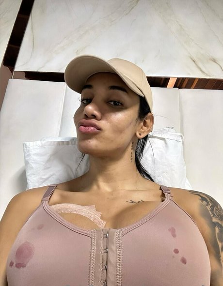 laurasaenzfree onlyfans nude tits