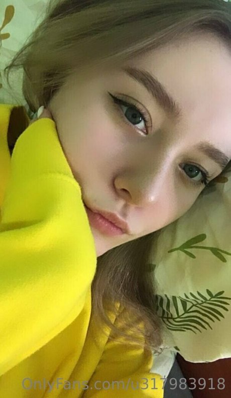 celebrity hannah montana Profile pic