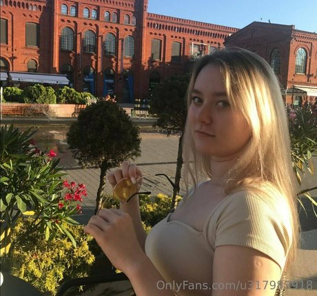 celebrity hannah montana onlyfans naked porn