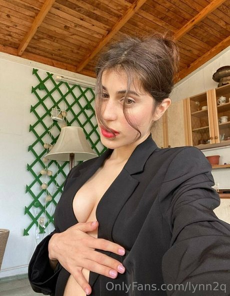 lynn2q onlyfans topless
