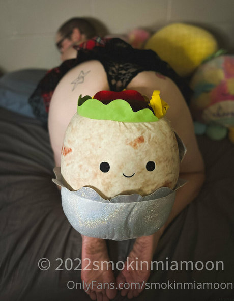 smokinmiamoon nude onlyfans leak