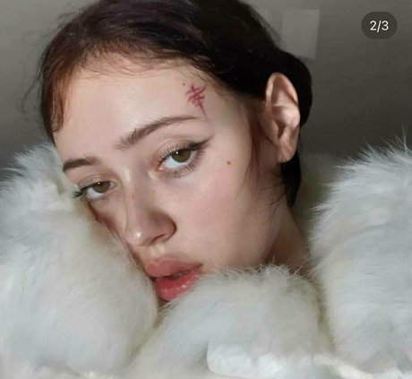 elliemooree is on onlyfans