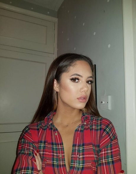 Saoirse Alicia Behzadi onlyfans nudes