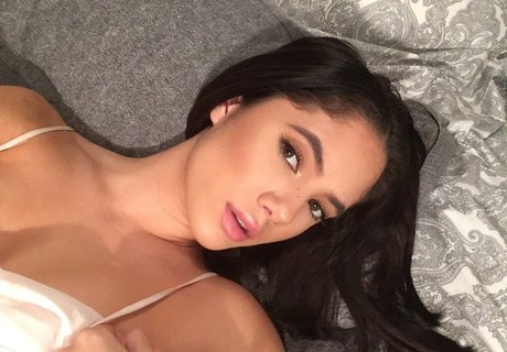 Saoirse Alicia Behzadi only fans pictures