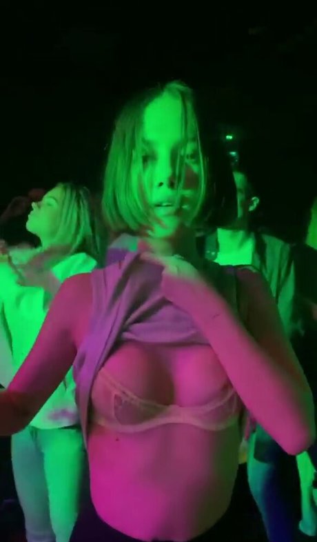 Saoirse Alicia Behzadi onlyfans leak free