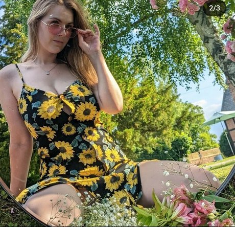 Rose And Rosie onlyfans leaks nude