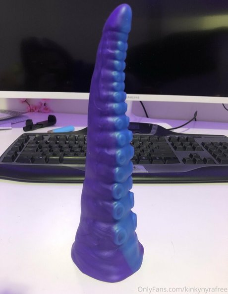 kinkynyrafree onlyfans picture