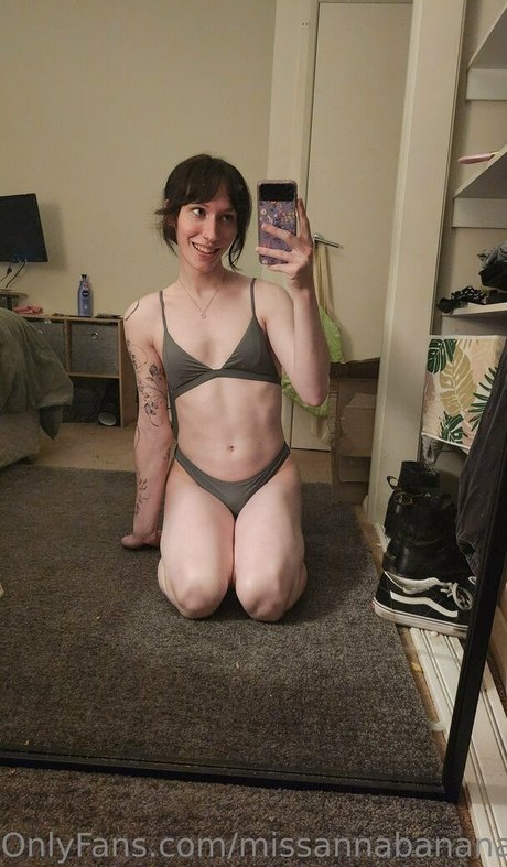 missannabanana24 onlyfans striptease