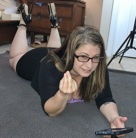 curvy4urpleasure onlyfans star