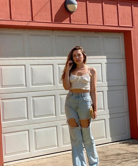 Madeleine Byrne onlyfans model images