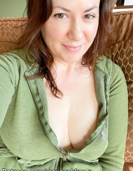 Maya Vakker is on onlyfans