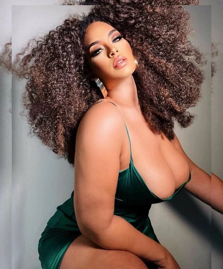 sirensaysseduce nude onlyfans leaked