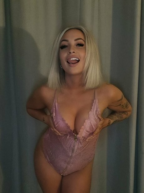 blondeeexo onlyfans topless