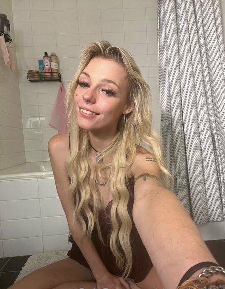 skyeangelxo onlyfans boobs