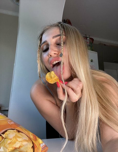 molly bell onlyfans tits