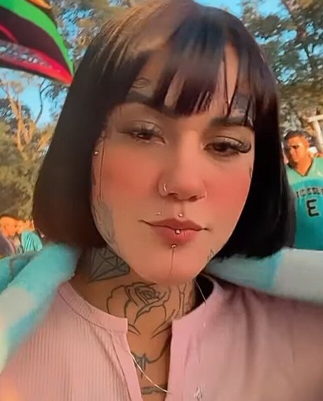 Evelyn Mirelly onlyfans images