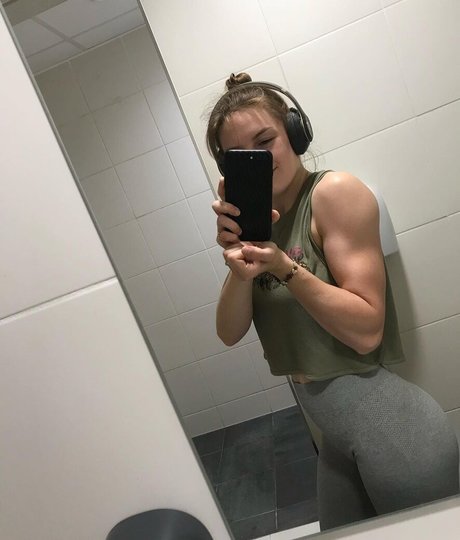 Leonovababy onlyfans leajs