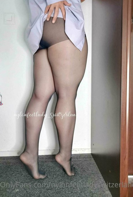 nylonfeetladyswitzerland on onlyfans