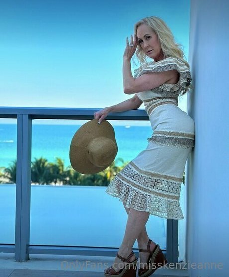 misskenzieanne onlyfans for free