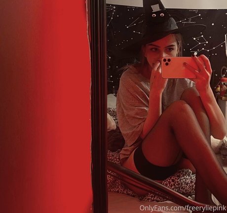 freeryliepink onlyfans leaks.