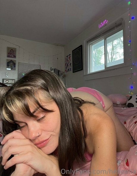 helloella nude onlyfans pics