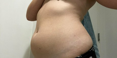 poptartbelly onlyfans nude content