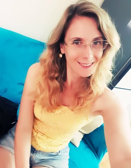 ellyedelweiss naked only fans