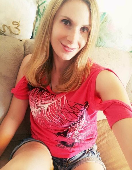 ellyedelweiss onlyfans topless