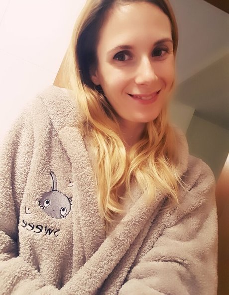 ellyedelweiss onlyfans nude porn