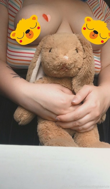 thiccthighkenzie boobs onlyfans