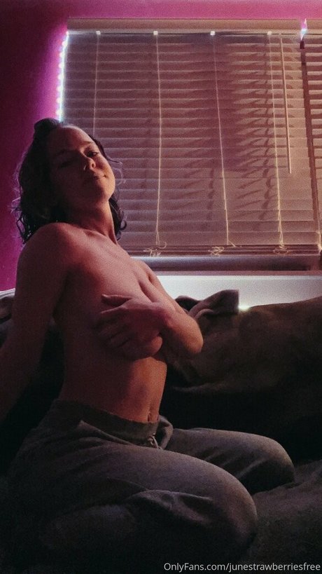 junestrawberriesfree onlyfans leaks nude