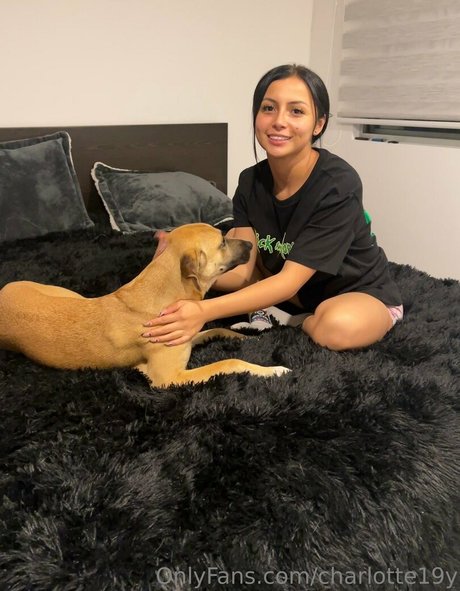 charlotte19y onlyfans photos