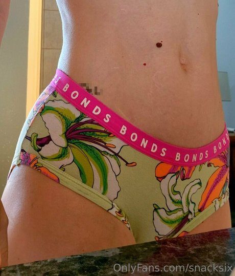 snacksixfree nude onlyfans pics