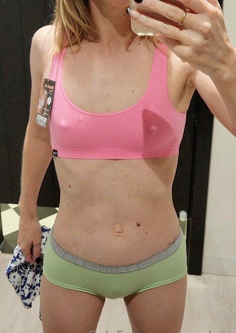 snacksixfree naked on onlyfans