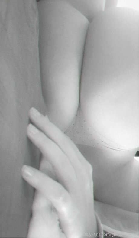 girlnumbersix onlyfans pics