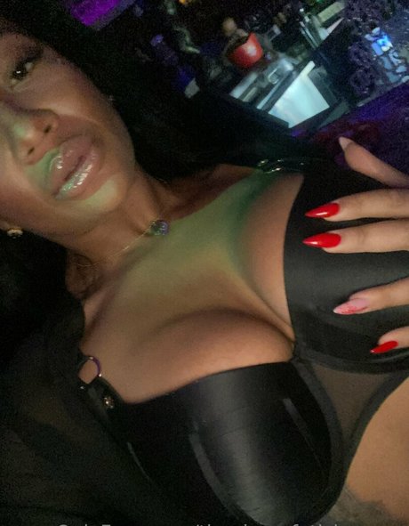 kikiluxxxe onlyfans leaked pics