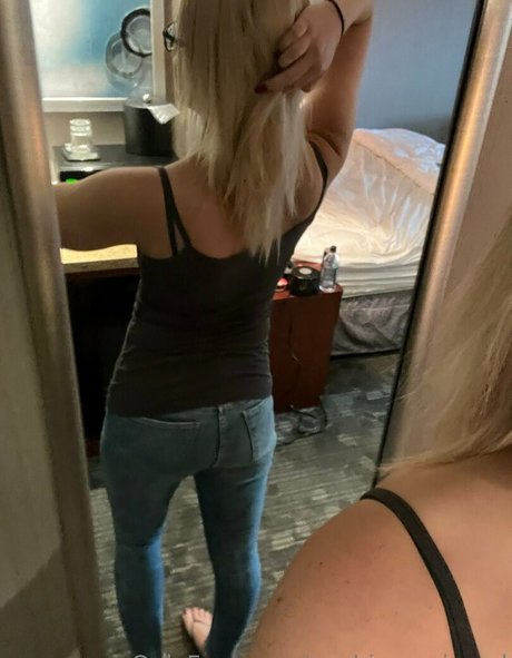 sophiaroseisreal naked onlyfans leaked