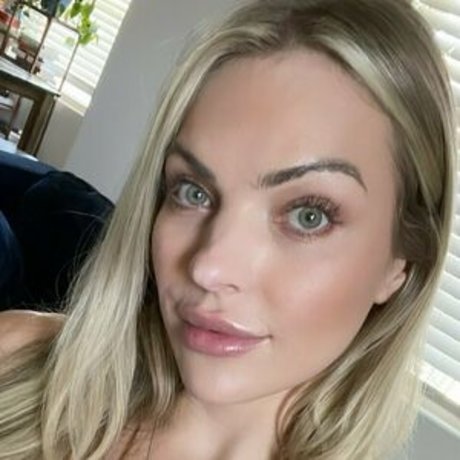 kristinelise onlyfans model