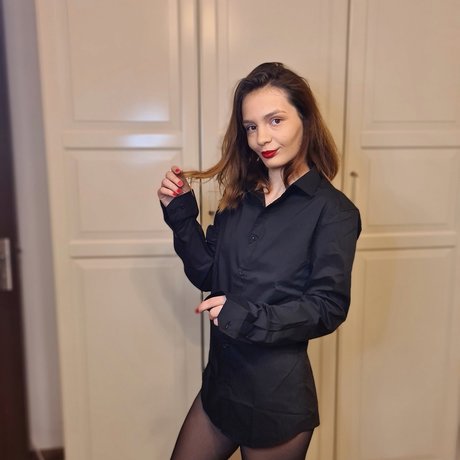 Mia OF onlyfans lean