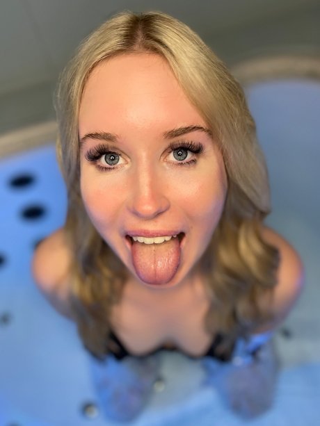 Mia Peach_ onlyfans leaks.